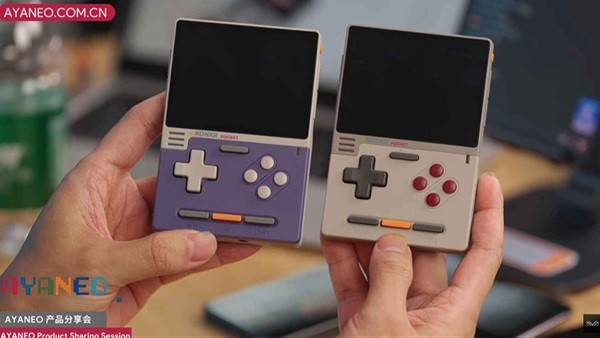 retro-konsolille-tekoalyn-kosketus-1